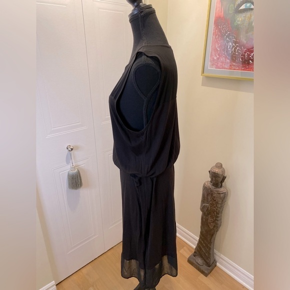 H&M flowy sleeveless sheer partial top and hem  fabric w/ cinched waist 🖤 - Picture 4 of 11